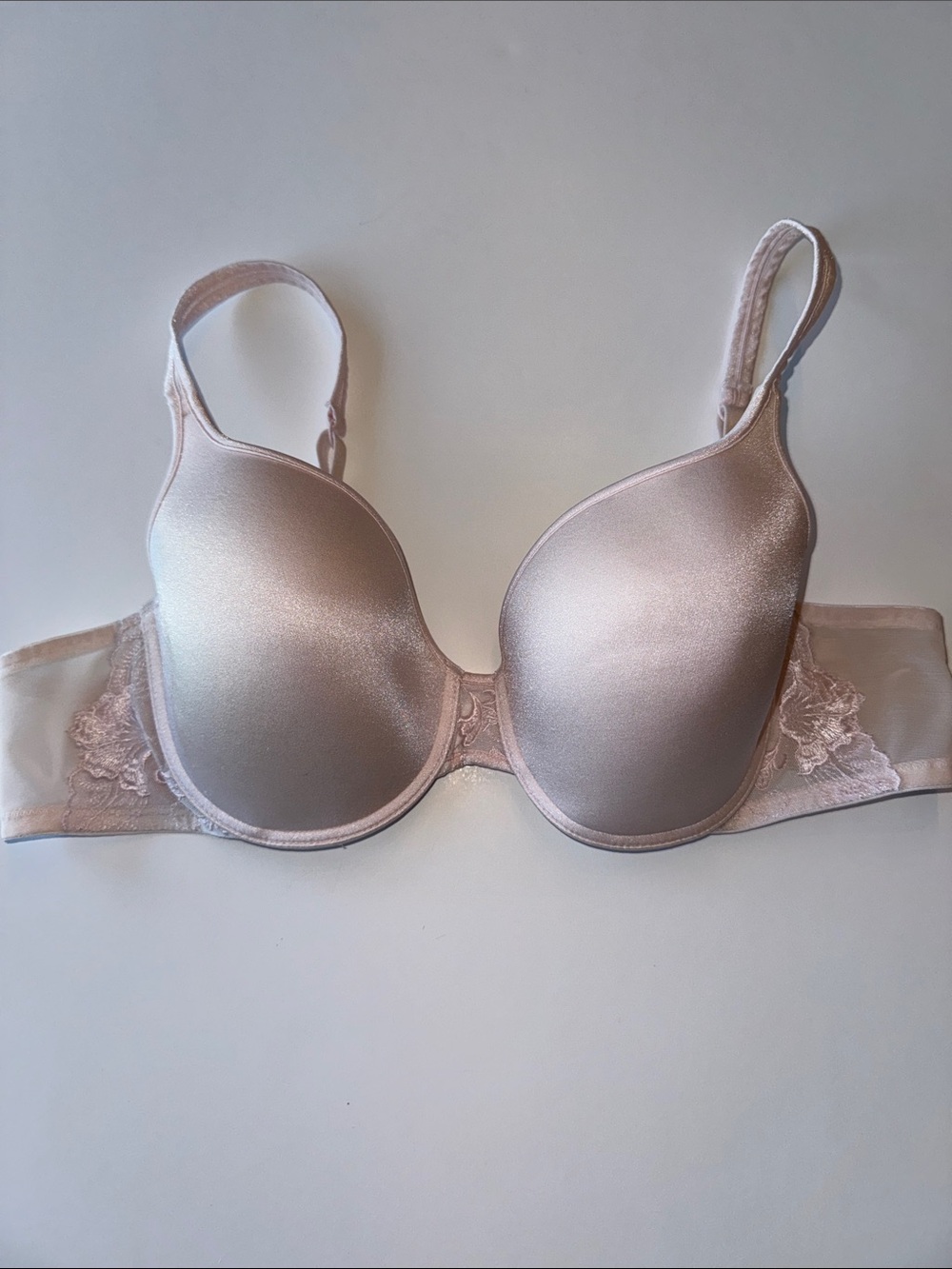 Wacoal Light Pink Smooth Molded Underwire Bra with Lace Sides
